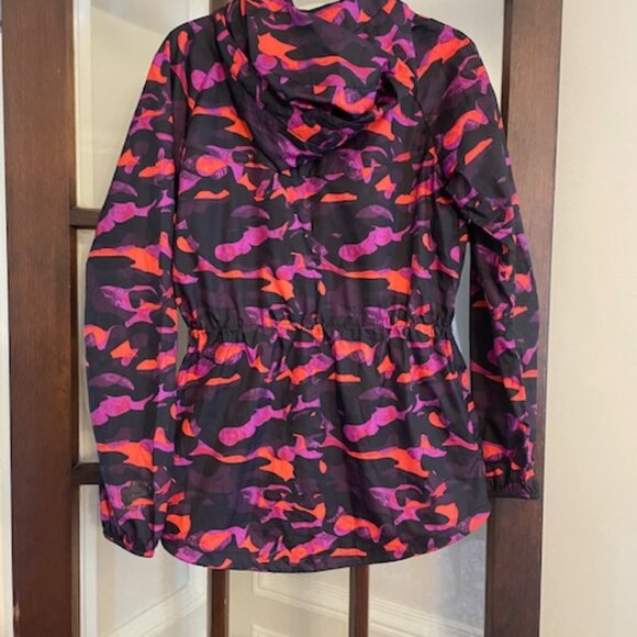 Nike Tech Hyperfuse Camo Windrunner Windbreaker, Size Small - Picture 5 of 5